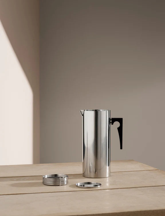 Stelton Arne Jacobsen serveringskanna 2L stál