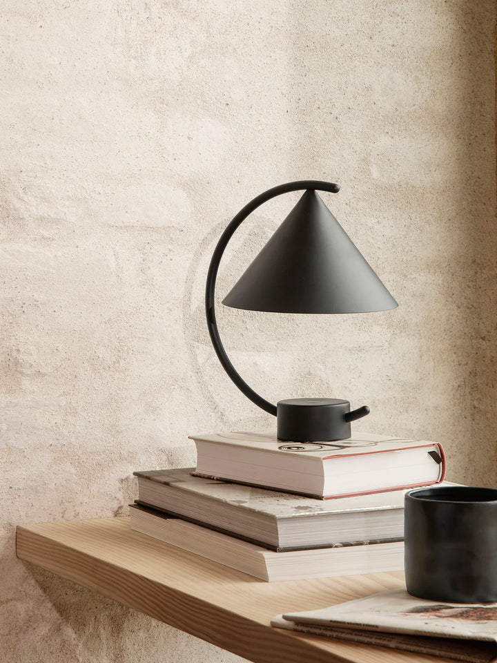 Ferm Living  meridian lampa svørt