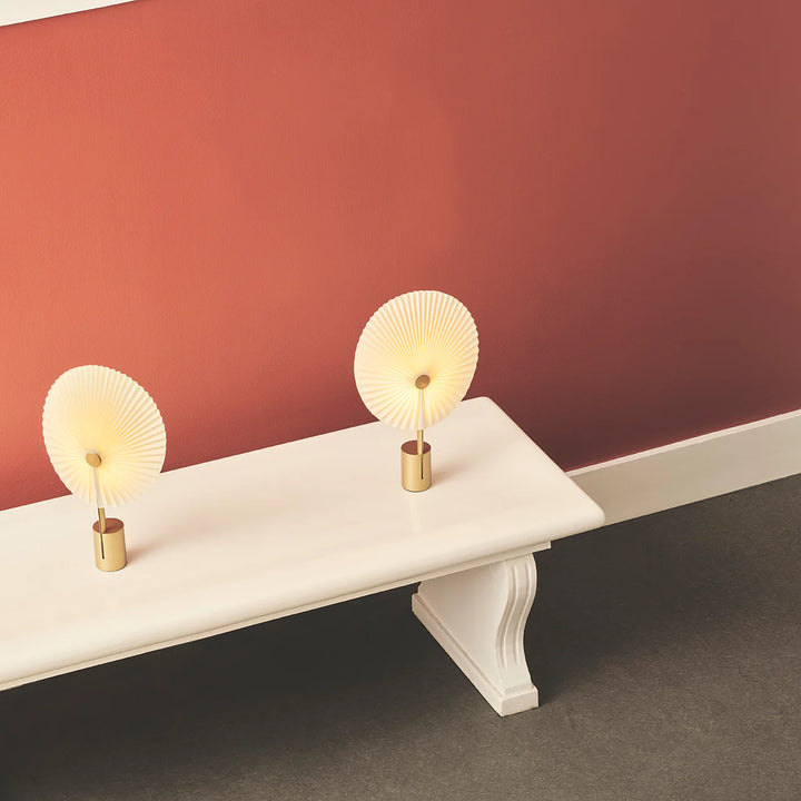 Gejst Liris tráðleys borðlampa messing