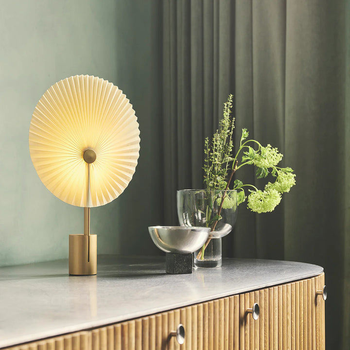 Gejst Liris tráðleys borðlampa messing