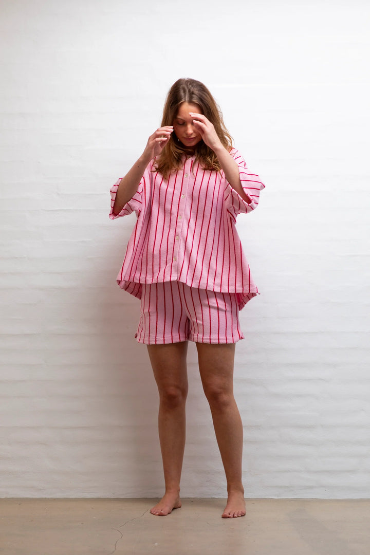 Bongusta oversized shirt baby pink & ski patrol