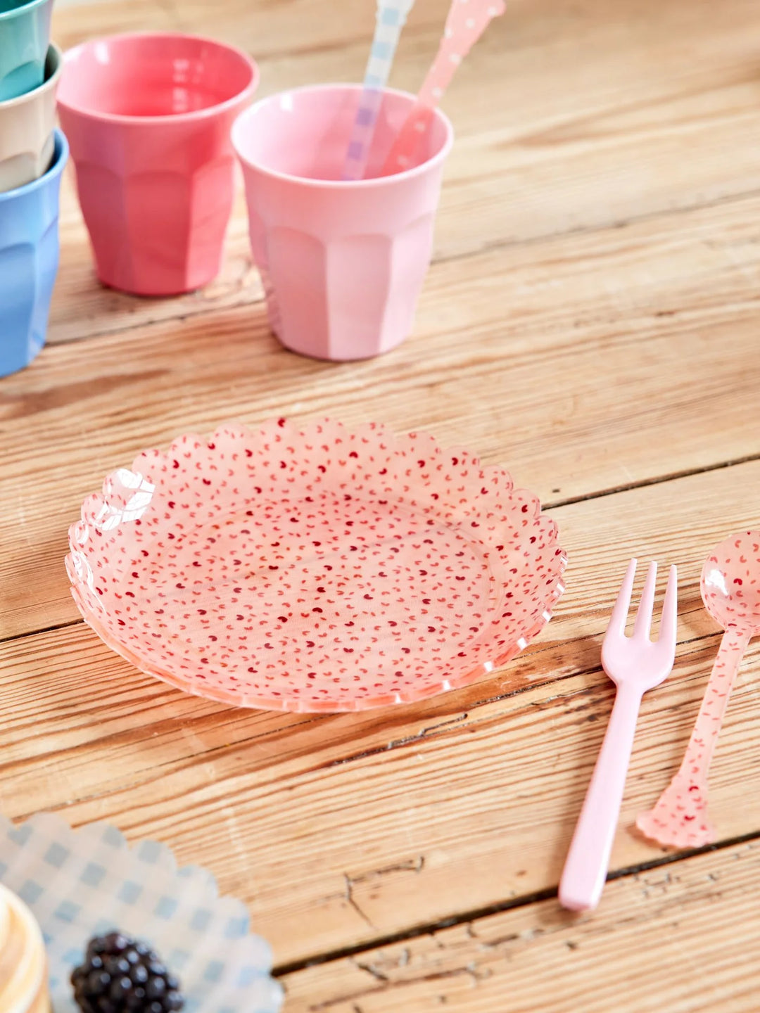 Rice kakutallerkur plastikk pink v/hjørtum