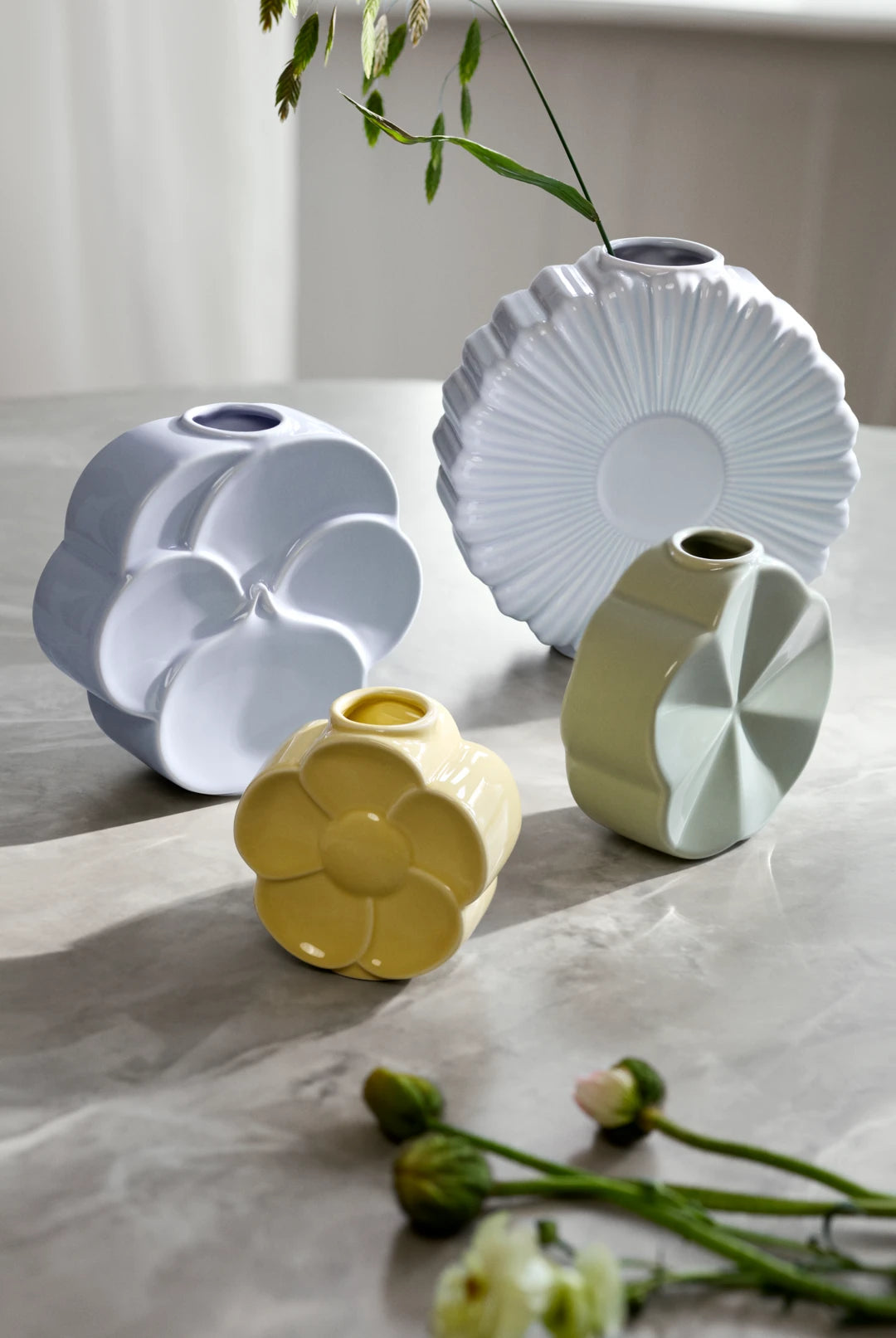 Lyngby Porcelæn smørblomst vasi h11,5 – Maria Poulsen Búnýti